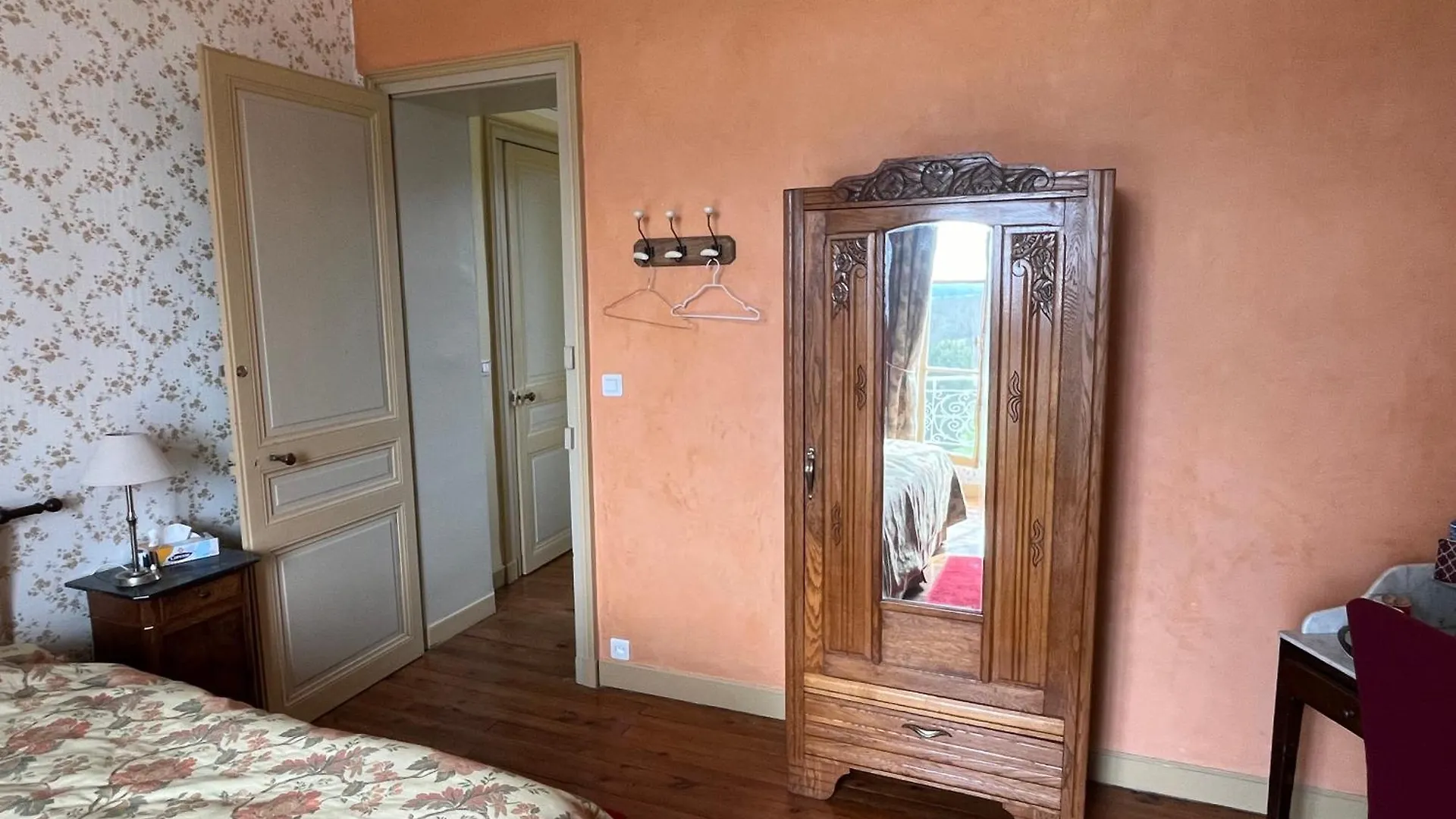 Chateau De Lahitte Bed and Breakfast Vergoignan