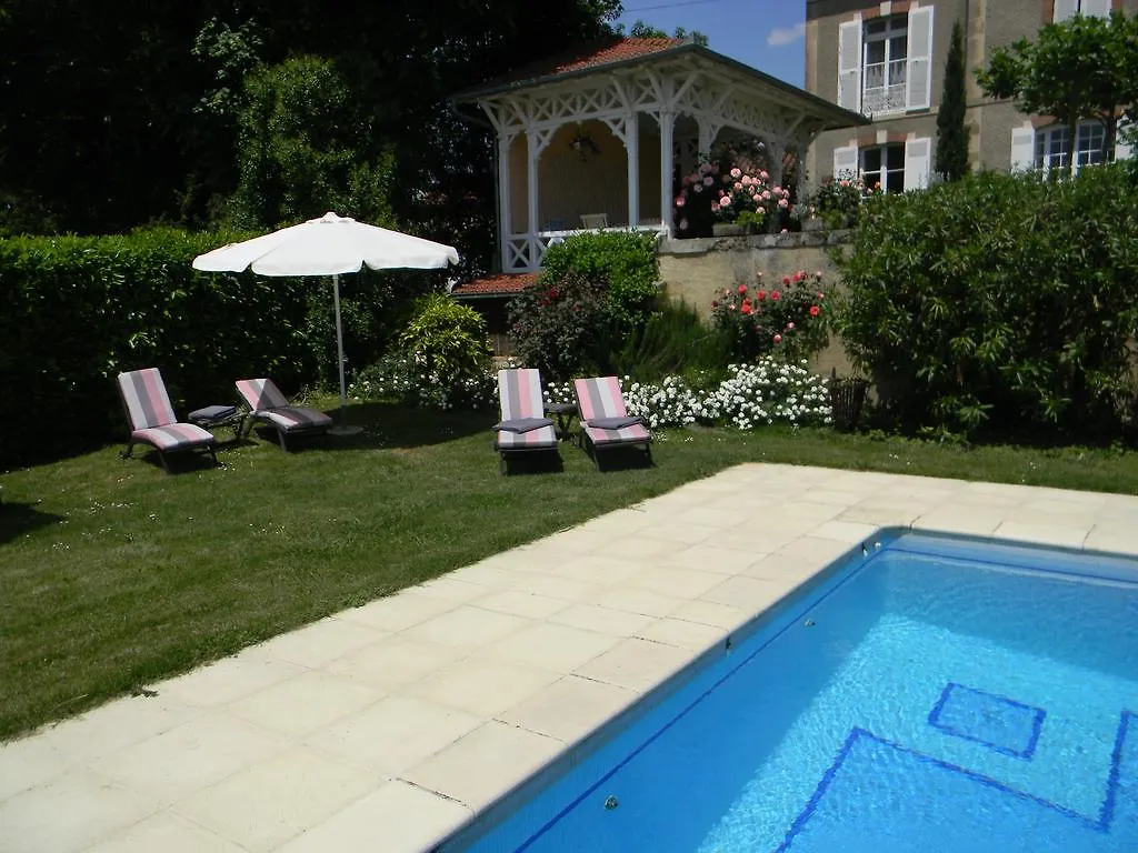 Chateau De Lahitte Bed and Breakfast Vergoignan